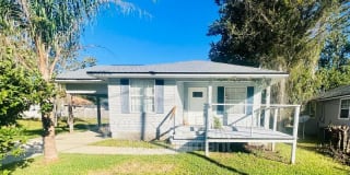 1508 Center Street Gallery 1