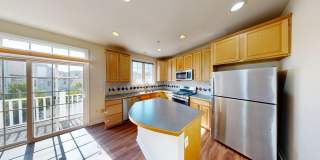 3Bedroom/2full+2Half Baths - Garage Townhouse in King Farm! Gallery 5