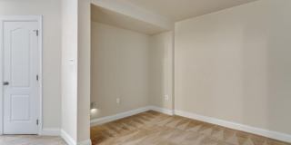 5053 DONOVAN Drive Gallery 25
