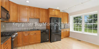 Spacious Townhome with Garage & Finished Basement in Newtown Grant Gallery 1