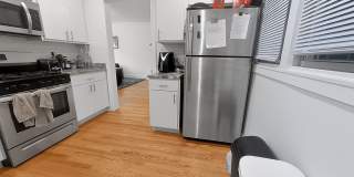 Bright and Sunny Updated 3-bed/1-bath near Loyola Gallery 5