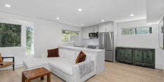 2147 N Beachwood Dr Gallery 1