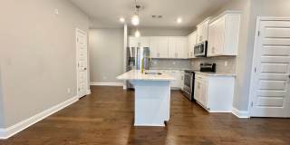 2 Bed, 2 Bath Condo with Garage Close to Downtown Franklin Gallery 5