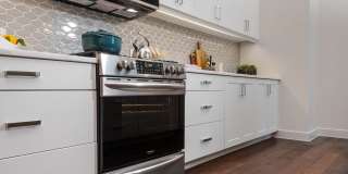 7600 Broadway Gallery 9