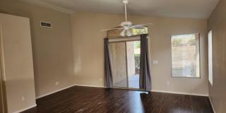 Charming 2 Bedroom Home with Den in Prime Location! Gallery 3