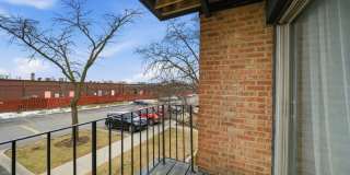 Palatine 1-Bedroom with Balcony, Pool & Included Utilities Gallery 16