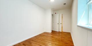 1800-8 RIDGE Avenue Gallery 21