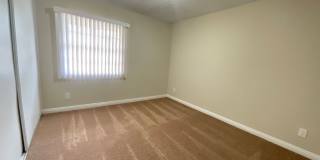 Large: 4 Bedroom 2.5 Bath Home Gallery 23