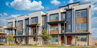 Luxury End unit 3bed/3bath/2car with Views! Gallery 1