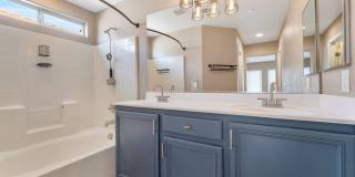 Flexible Three-Story Gated Home with Mountain Views & Modern Kitchen! Gallery 18