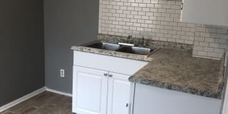 1982 Victoria Avenue Gallery 11