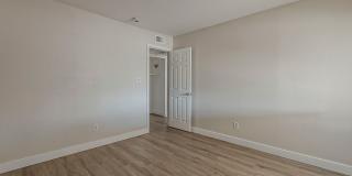 Clean! 3 bed 2 bath Town Home - Central PHX - Gated - Pool! MOVE-IN SPECIAL!! Gallery 10