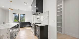 Luxury 5-Bedroom Home on 5 Acres | Pet-Friendly | Flexible Lease Terms Gallery 3