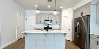 Townhome in Woodland Estates - Pool Access Gallery 3