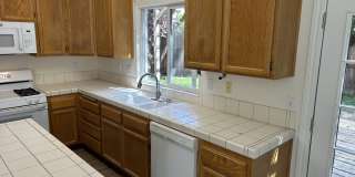 4 Bedroom, 2 Bath, 1992 Square Foot Home Gallery 6