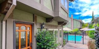 Beautifully Remodeled St. Helena Townhome with Pool Access & 2-Car Garage Gallery 1