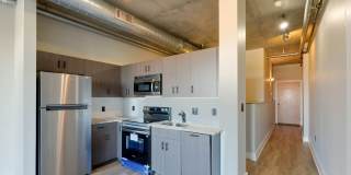 Excellent and newly refreshed Uptown 8th floor condo in the Courtside complex. Gallery 13