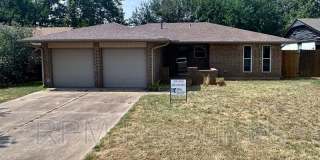 405 Meadow Lake Dr Gallery 1