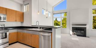 Kirkland Top Floor Large 1 BR+ 1 BA Condo with High Ceilings Gallery 1