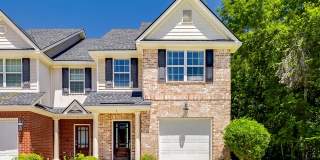 3-Bedroom End-Unit Townhome in Gated Weslyn Park Gallery 1
