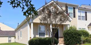 3 Bedroom, 2 Bath End Unit with Fresh Carpet and Paint in Auburn Square! Gallery 1