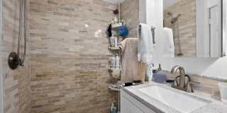 Charming 2-bedroom 2nd Fl apartment with Ocean views in Hu MA Gallery 17