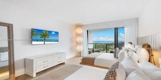 2201 Collins Ave Gallery 21