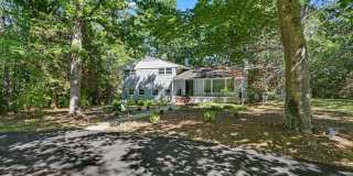 Charming Tri-Level in Hollybrook Gallery 1