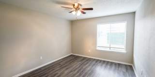 Glen Oaks Gallery 7