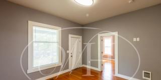 Great 2 Bedroom with Classic Finishes Gallery 9