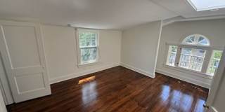 *DREAM LOCATION* 6BR Completely Renovated Duplex Gallery 49