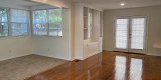 MIDTOWN LOCATION - 2bd/1ba with large yard and washer/dryer Gallery 4