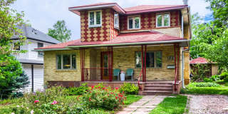 Charming Downtown Oasis | Steps to Pearl Street Gallery 29