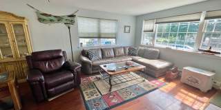 906 E Broadway Gallery 7