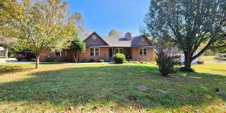 Maryville 37803 - Available Furnished or Unfurnished! 3 bedroom, 2 bath home - Contact Tom Parry (865) 607-3649 Gallery 1
