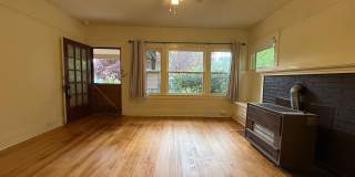 Charming, One bedroom duplex in Prime Ashland location | Available Now! Gallery 4