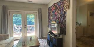 Large 4 Bedroom, 3 bathroom house near Downtown Gallery 29