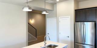 Townhome w/ All the Bells and Whistles! Gallery 4