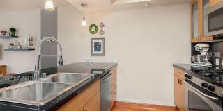 Cosmopolitan Condominiums ~ South Lake Union Gallery 10