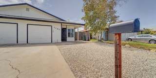 Charming 2 Bedroom Duplex with Garage & Backyard in Marysville! Gallery 1