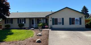 Beautiful 3 Bedrooms, 2 Bathrooms, In Aumsville Gallery 1
