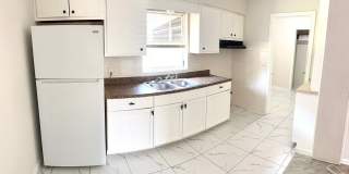2 Bed/1 Bath AVAILABLE NOW! Gallery 6