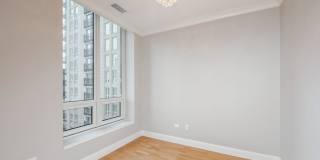 10 E Delaware Place unit: 14A Gallery 10