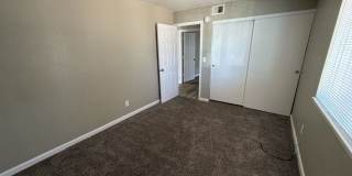 Spacious 3-Bedroom Condo with In-Unit Laundry – Convenient Aurora Location Gallery 4