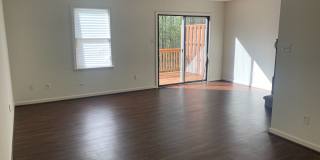 3 Bed 2.5 Bath townhouse 5 minutes from Old Forest Rd. Gallery 1