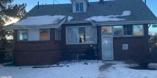 2 Bed / 1 Bath Garden-Level Apartment – Available Early April! Gallery 1