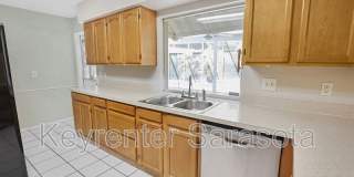 5645 N Tuttle Ave Gallery 11