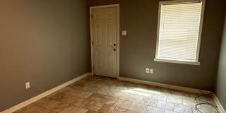 Newly Refreshed 1 bedroom 1 bathroom Duplex - $99 Move In Special Gallery 7