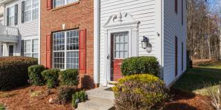charming 3-bedroom, 2.5-bathroom townhome Gallery 4