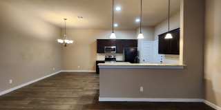 3/2/2  Located between New Braunfels & Seguin / Fridge Included /  Fenced Backyard / CISD Gallery 8